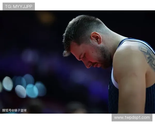 东契奇超远三分手起刀落 火热砍分展现个人神技