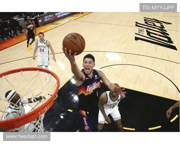 布克反思失误原因称对球处理过于随意并强调团队化学反应仍在培养中 布克反思失误原因称对球处理过于随意并强调团队化学反应仍在培养中